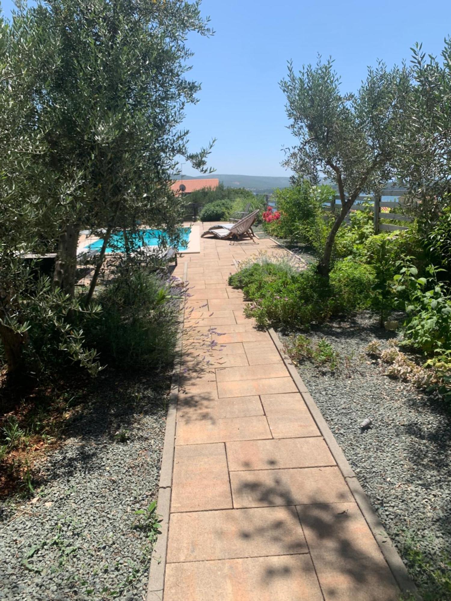 Lili Apartments, Sv Dunata 18 Kornić Buitenkant foto